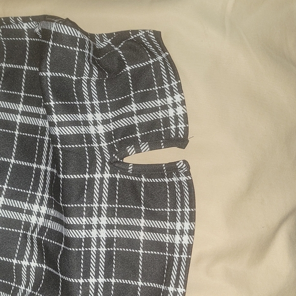 Black and white plaid skirt. (L) - Picture 5 of 10